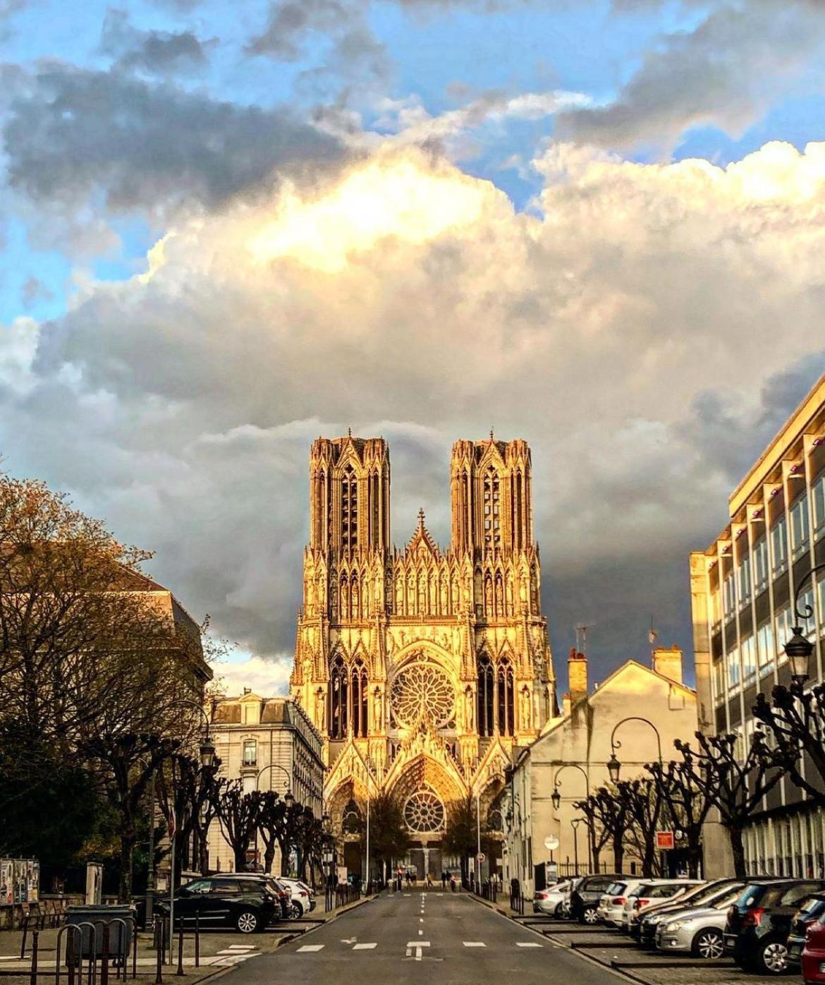 La Demeure Des Sacres - Cathedrale Bed & Breakfast Reims Dış mekan fotoğraf