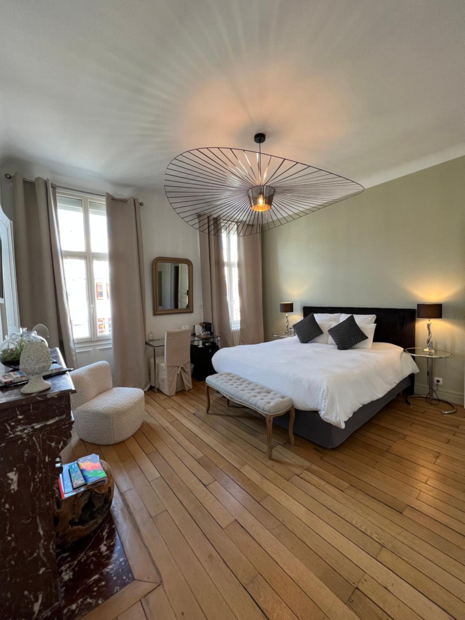 La Demeure Des Sacres - Cathedrale Bed & Breakfast Reims Dış mekan fotoğraf